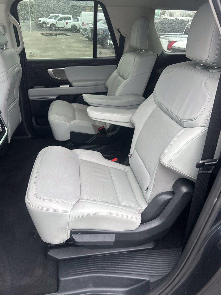 Used 2025 Ford Expedition Max Platinum w/ Driver's Package AWD/4WD image 6