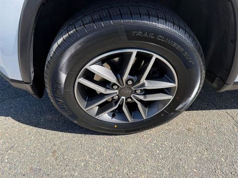 Used 2019 Jeep Grand Cherokee Limited AWD/4WD image 6