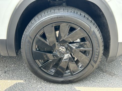 Used 2024 Volkswagen Atlas SE FWD image 7