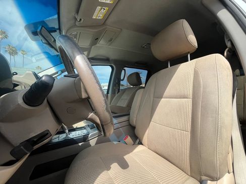 Used 2014 Nissan Titan SV w/ SV Value Truck Package AWD/4WD image 9
