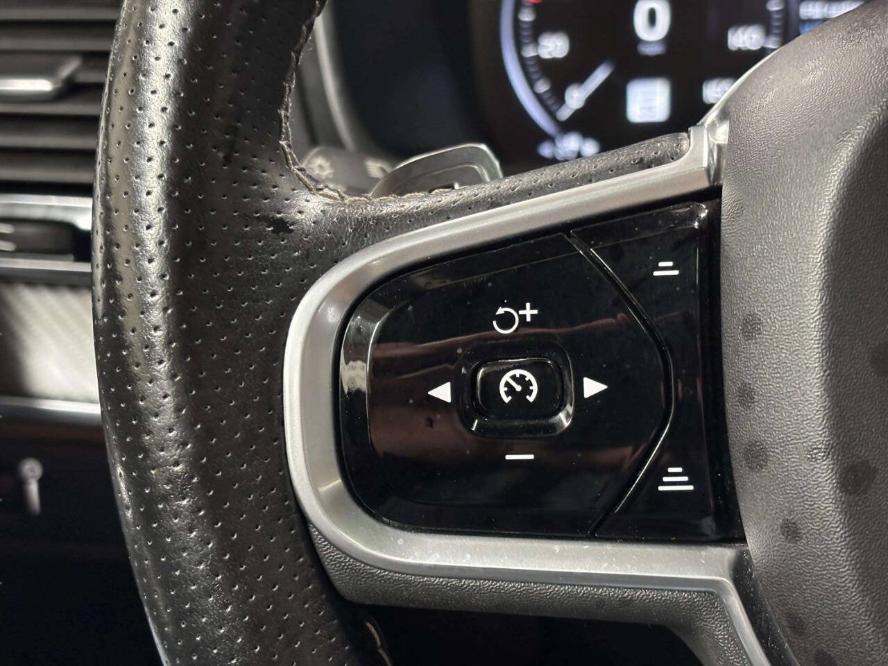 Used 2018 Volvo XC90 T6 R-Design w/ Convenience Package AWD/4WD image 31