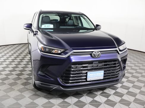 Used 2024 Toyota Grand Highlander XLE image 3