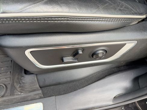 Used 2019 RAM 1500 Laramie AWD/4WD image 15