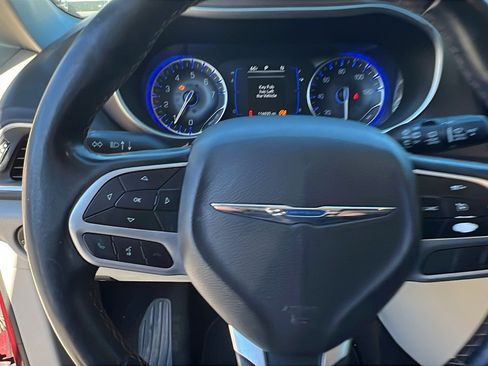 Used 2018 Chrysler Pacifica Touring-L image 27