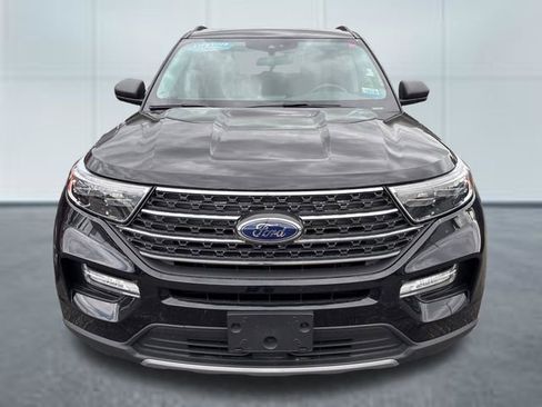 Used 2023 Ford Explorer XLT w/ Equipment Group 202A AWD/4WD image 6