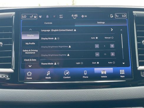 Used 2025 Chrysler Pacifica Select image 37