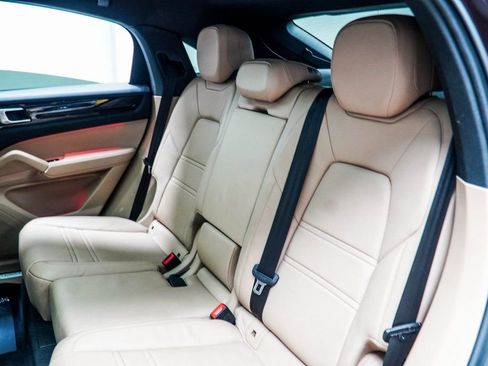 Used 2023 Porsche Cayenne Coupe image 43