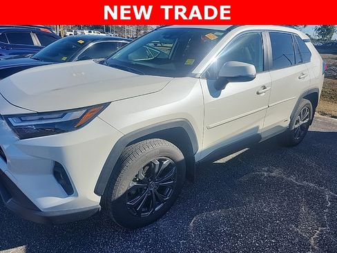 Used 2022 Toyota RAV4 XLE Premium image 8