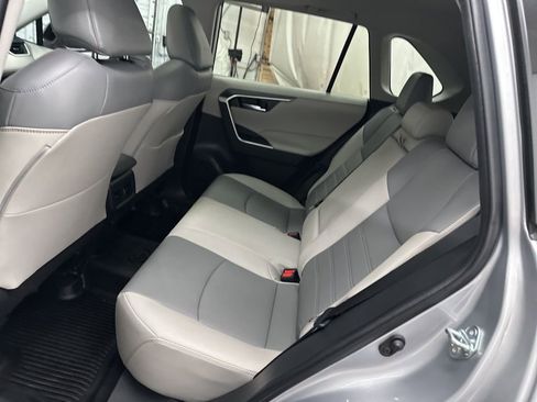 Used 2021 Toyota RAV4 XLE Premium image 25