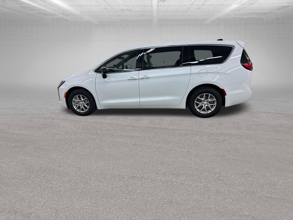New 2027 Chrysler Pacifica Select FWD image 7