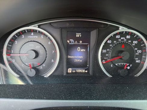 Used 2017 Toyota Camry SE image 11