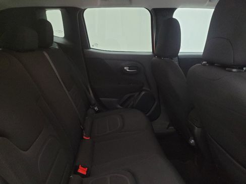 Used 2021 Jeep Renegade Latitude w/ Luxury Group I image 19