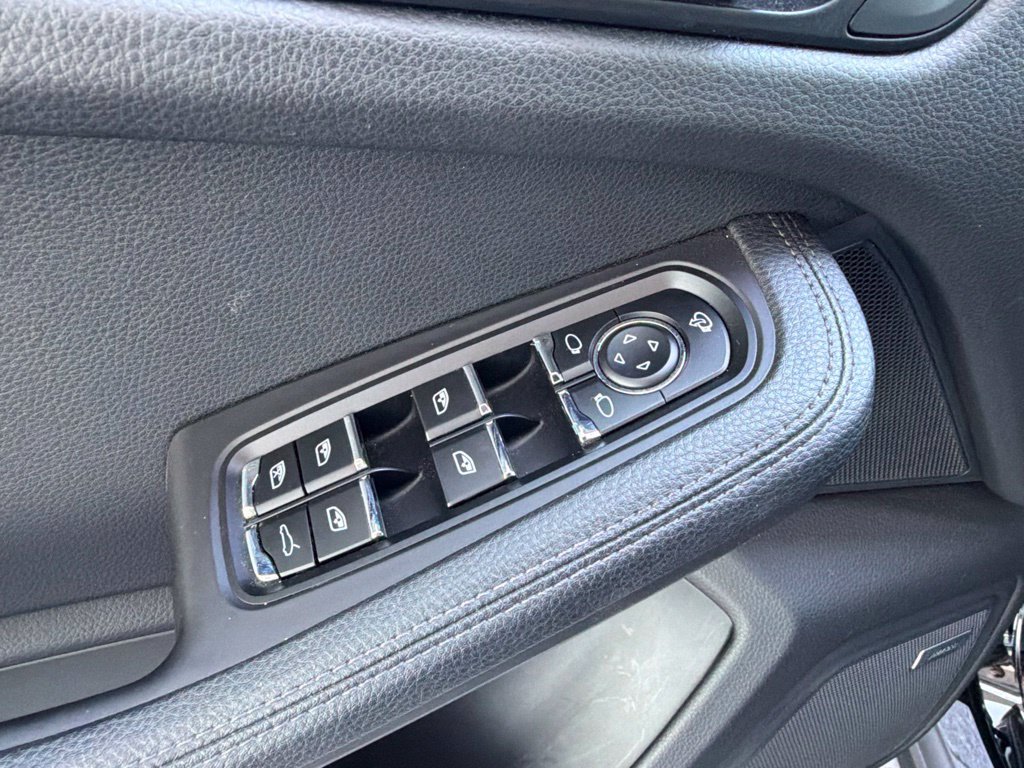Used 2024 Porsche Macan AWD/4WD image 8
