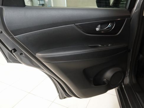 Used 2020 Nissan Rogue SV image 24