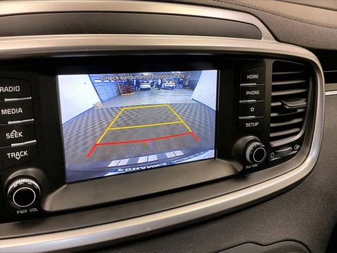 Used 2020 Kia Sorento EX image 19