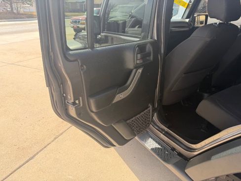 Used 2018 Jeep Wrangler Unlimited Sport S AWD/4WD image 9