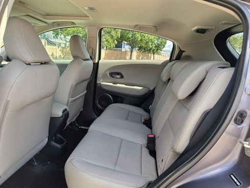 Used 2019 Honda HR-V Touring image 14
