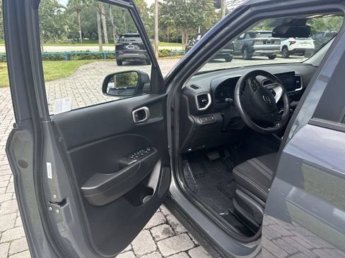 Used 2025 Hyundai Venue SEL FWD image 22