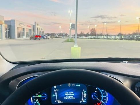 New 2023 Chrysler Pacifica Touring-L image 17