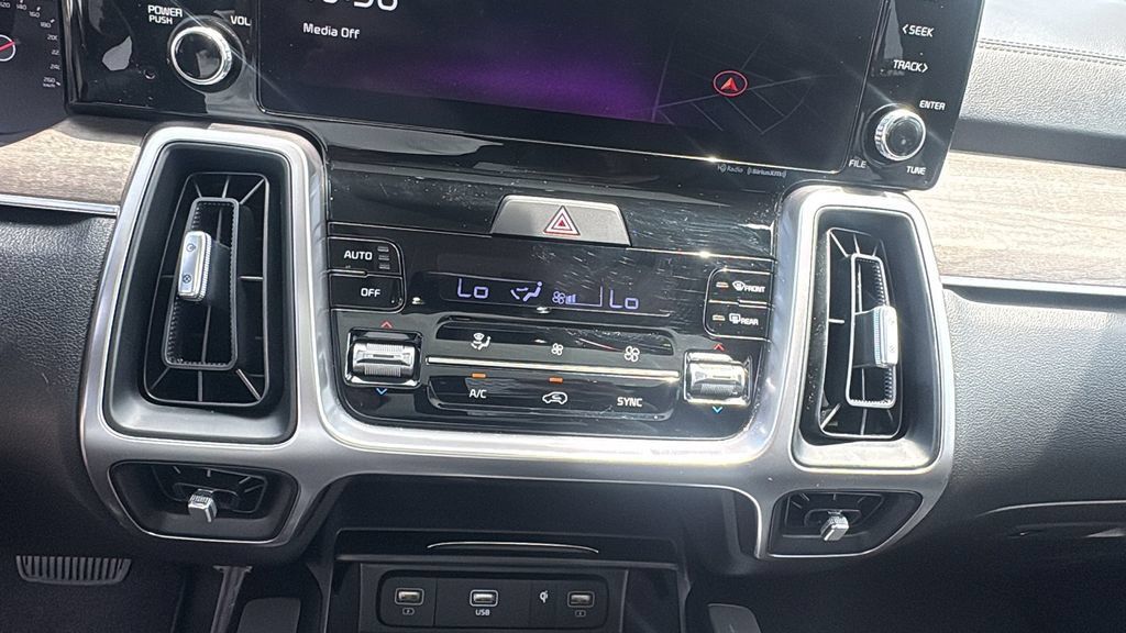 Used 2023 Kia Sorento S w/ Panoramic Sunroof Package AWD/4WD image 19
