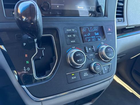 Used 2016 Toyota Sienna XLE Premium image 30