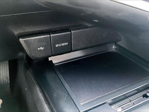 Used 2020 Toyota Camry SE image 30