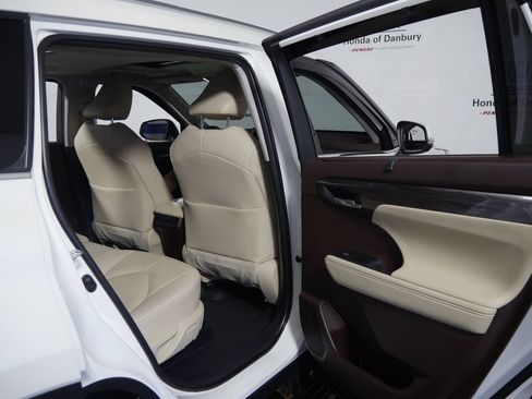 Used 2020 Toyota Highlander Limited AWD/4WD image 8