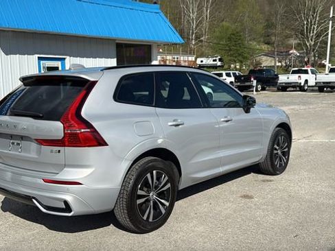 Used 2024 Volvo XC60 B5 Core AWD/4WD image 5