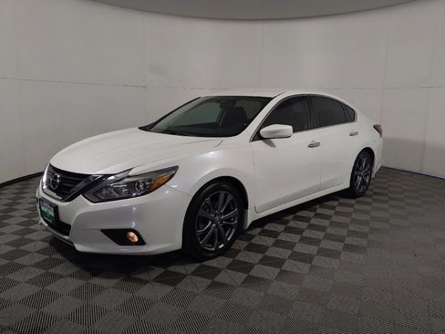 Used 2018 Nissan Altima 2.5 SR w/ SR Special Edition FWD image 2