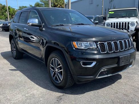 Used 2018 Jeep Grand Cherokee Limited AWD/4WD image 3