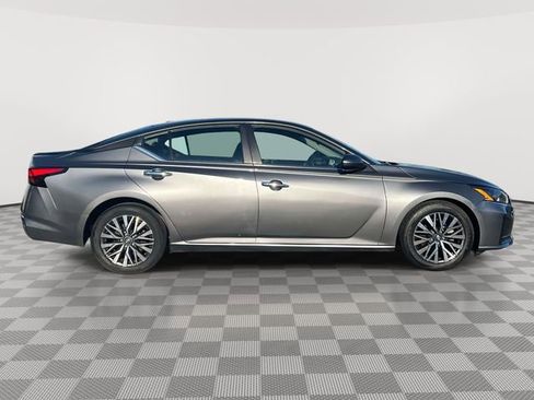 Used 2023 Nissan Altima 2.5 SV FWD image 5