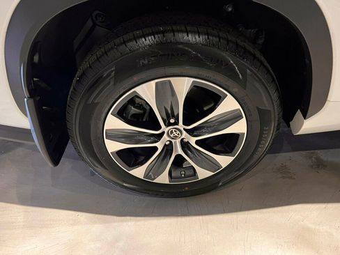 Used 2022 Toyota Highlander XLE image 12