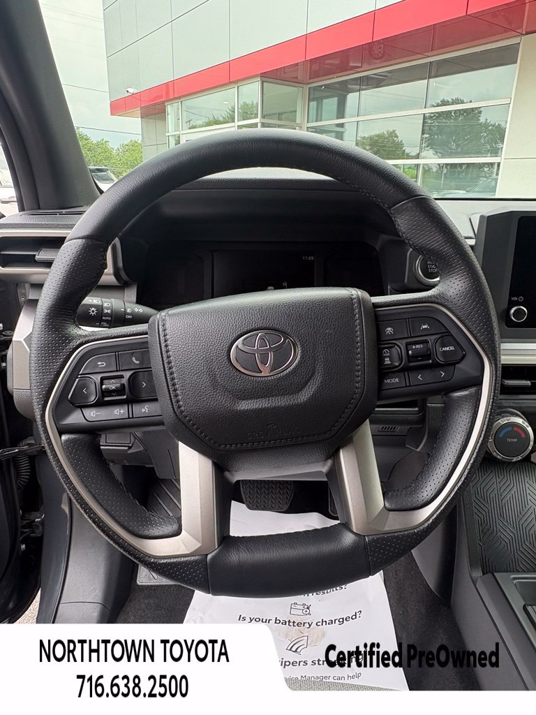 Used 2025 Toyota 4Runner SR5 AWD/4WD image 21