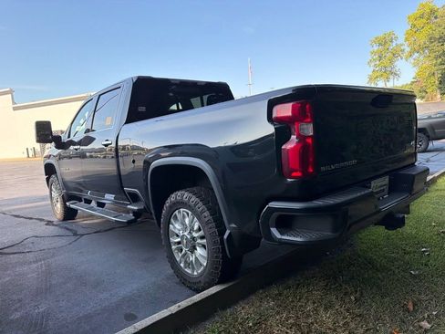 Used 2021 Chevrolet Silverado 2500 High Country w/ Technology Package AWD/4WD image 11