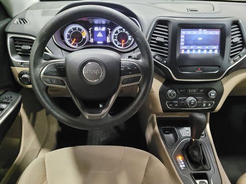 Used 2020 Jeep Cherokee Latitude FWD image 22