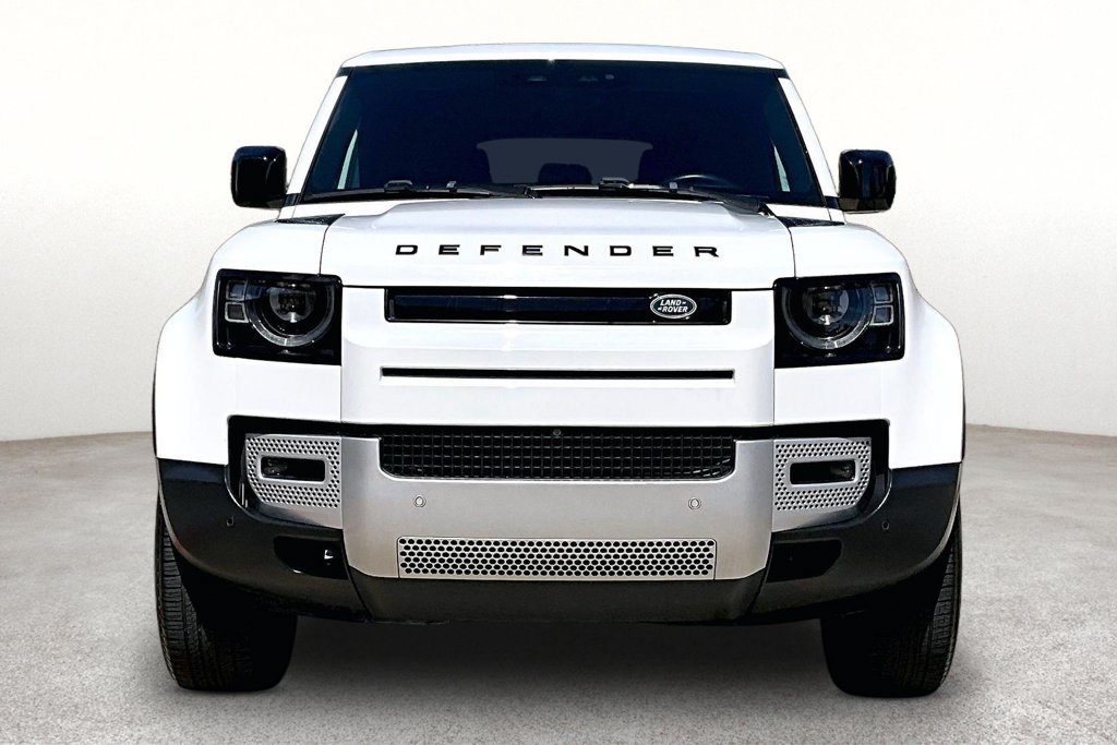 Used 2025 Land Rover Defender 110 S AWD/4WD image 4