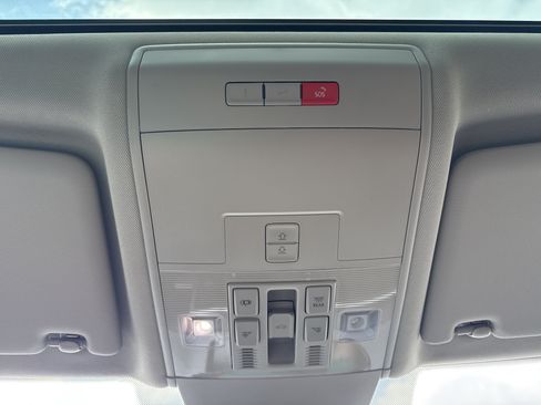 Used 2023 Volkswagen Atlas SEL AWD/4WD image 36