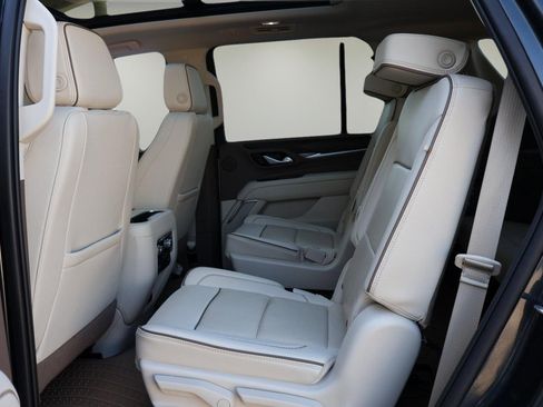 Used 2022 GMC Yukon Denali w/ Advanced Technology Package image 11