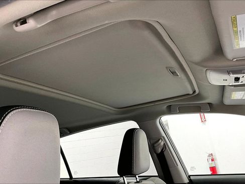 Used 2018 Toyota RAV4 XLE image 20