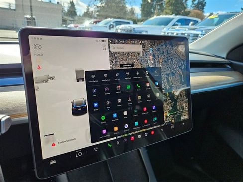 Used 2022 Tesla Model Y Long Range image 22