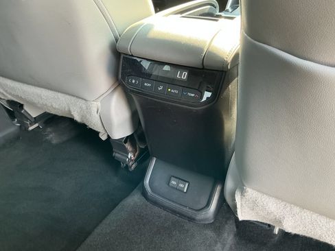 Used 2023 Toyota Highlander XLE FWD image 33