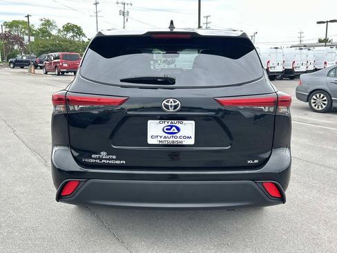 Used 2023 Toyota Highlander XLE FWD image 5