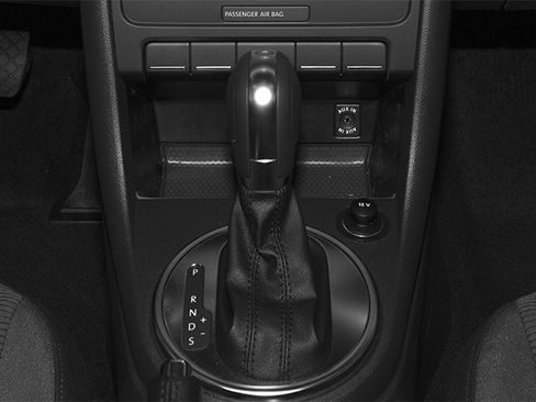 Used 2013 Volkswagen Beetle 2.5 FWD image 11