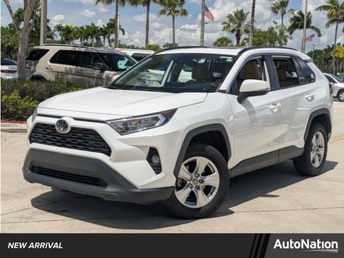 Used 2021 Toyota RAV4 XLE w/ Convenience Package image 1