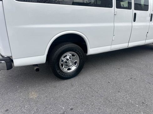 Used 2017 Chevrolet Express 3500 LT w/ LT Preferred Equipment Group RWD image 23
