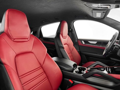 Used 2024 Porsche Cayenne Turbo GT image 27