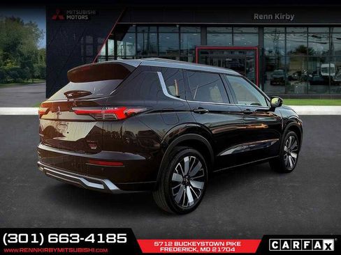 Used 2025 Mitsubishi Outlander Platinum Edition image 5