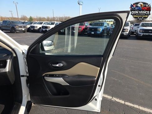 Used 2018 Jeep Cherokee Limited FWD image 26