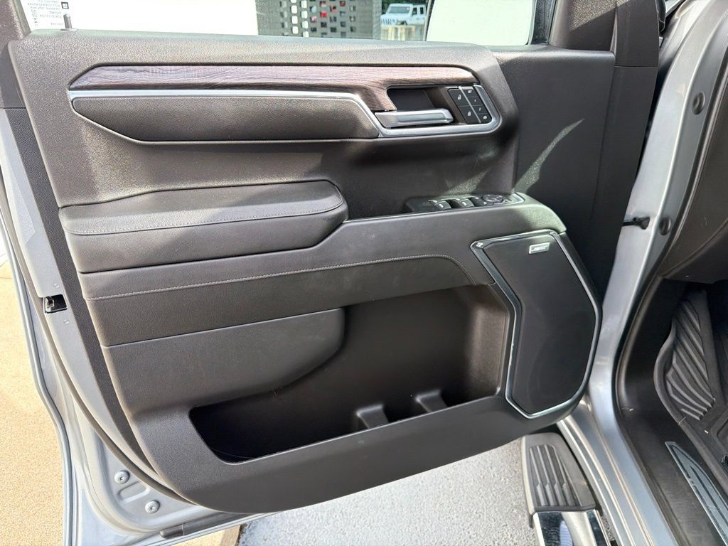 Used 2023 Chevrolet Silverado 1500 LTZ AWD/4WD image 59