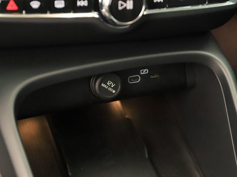 Used 2024 Volvo XC40 B5 Ultimate w/ Protection Package Premier AWD/4WD image 27